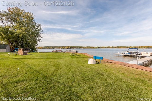 8385 Pontiac Lake Road 14, White Lake Charter Township, MI 48386