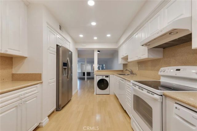 4807 Woodley Avenue 208, Encino, CA 91436