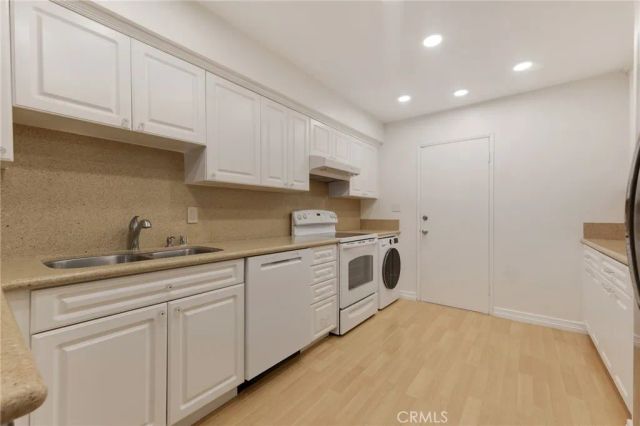 4807 Woodley Avenue 208, Encino, CA 91436