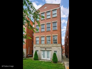 2355 W Congress Parkway 3, Chicago, IL 60612