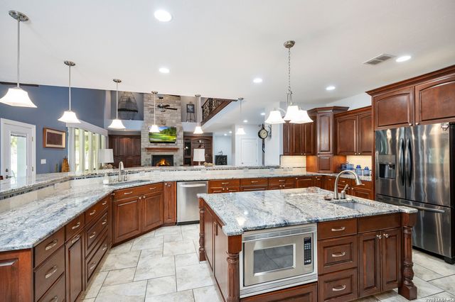 613 SAXET TRL, Spring Branch, TX 78070