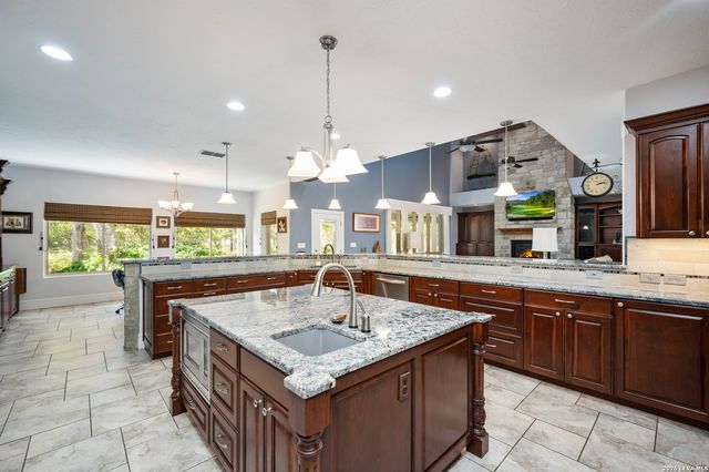613 SAXET TRL, Spring Branch, TX 78070