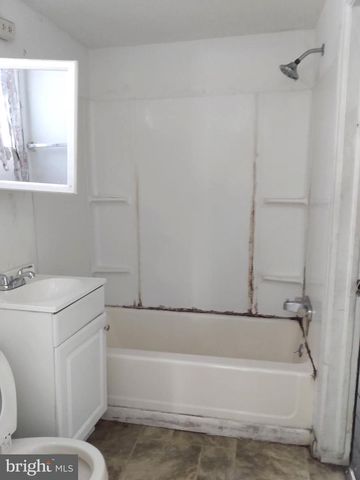 121 W KING ST, Chambersburg, PA 17201