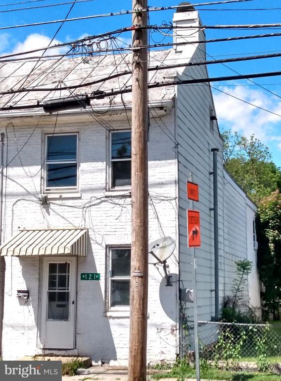 121 W KING ST, Chambersburg, PA 17201
