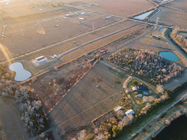 4820 County Road 45, Angleton, TX 77515