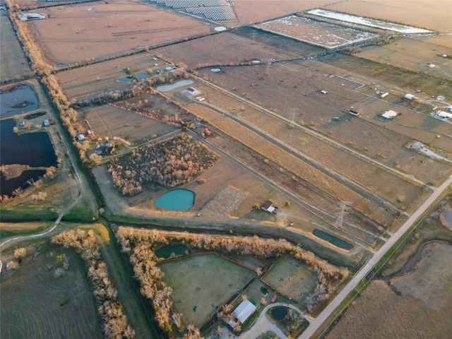 4820 County Road 45, Angleton, TX 77515