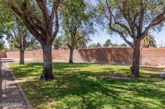 4458 E Fort Lowell Road, Tucson, AZ 85712