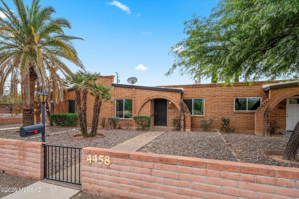 4458 E Fort Lowell Road, Tucson, AZ 85712