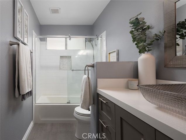 1000 W MacArthur Boulevard 11, Santa Ana, CA 92707