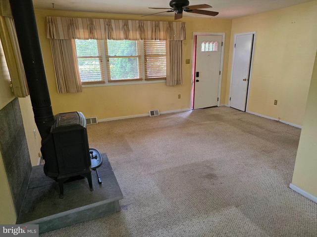 20 KAREN DR, Malvern, PA 19355
