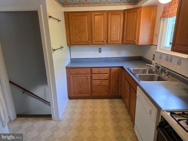 20 KAREN DR, Malvern, PA 19355