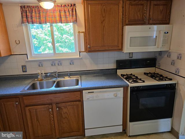 20 KAREN DR, Malvern, PA 19355