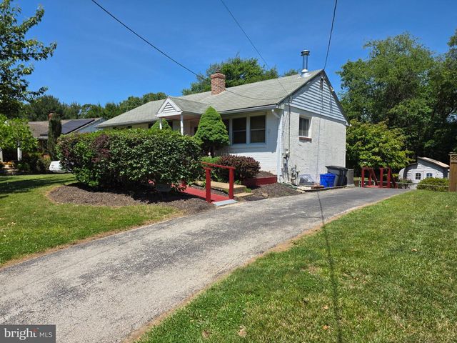 20 KAREN DR, Malvern, PA 19355