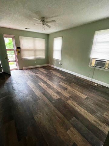 119 E Leland Avenue, Des Moines, IA 50315
