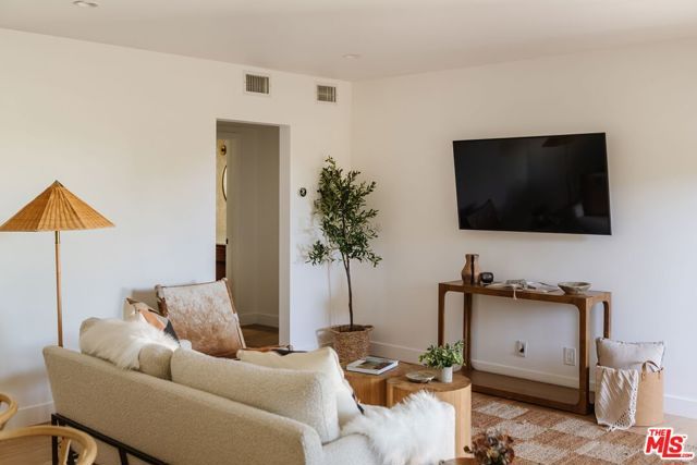 1943 12th 2, Santa Monica, CA 90404