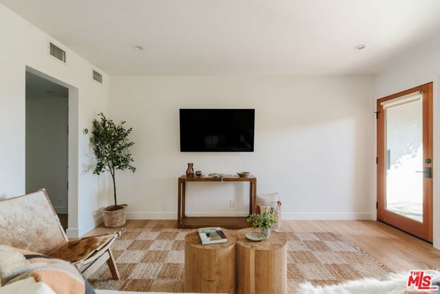 1943 12th 2, Santa Monica, CA 90404