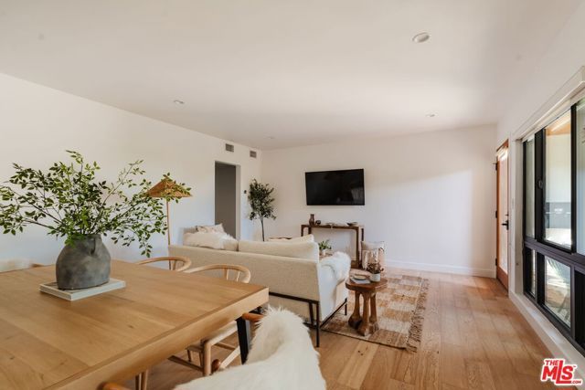 1943 12th 2, Santa Monica, CA 90404