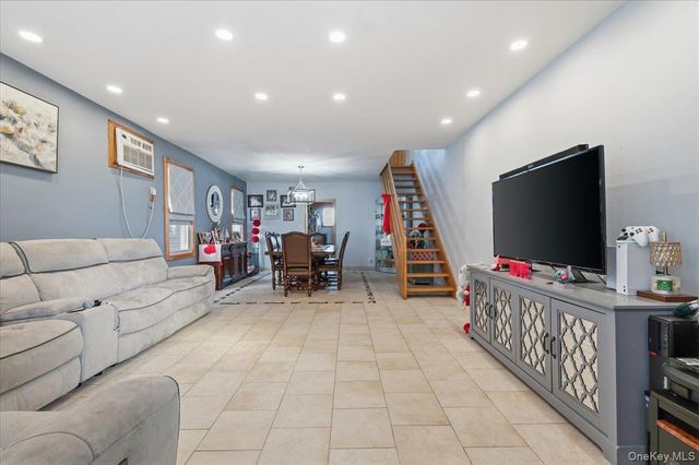 6915 69th Street, Glendale, NY 11385