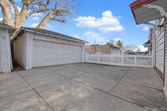 6915 69th Street, Glendale, NY 11385