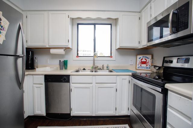 305 Hillside Dr N Apt 204, North Myrtle Beach, SC 29582