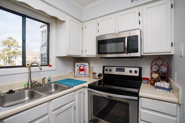 305 Hillside Dr N Apt 204, North Myrtle Beach, SC 29582