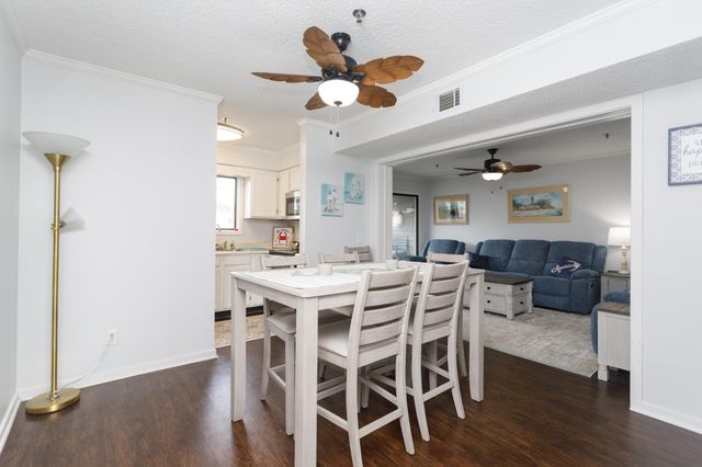 305 Hillside Dr N Apt 204, North Myrtle Beach, SC 29582