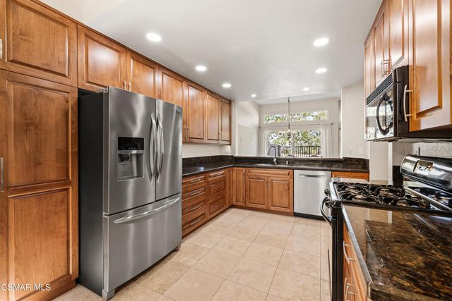600 Kingswood Lane F, Simi Valley, CA 93065