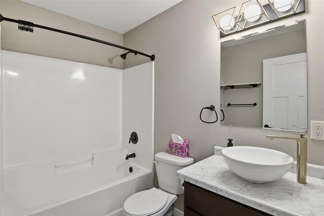 2645 Sessions Street, Eau Claire, WI 54701