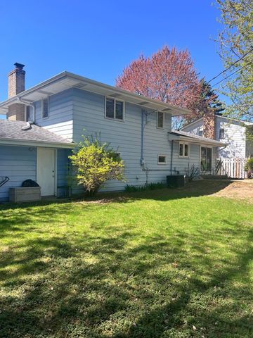 1417 Pinewood Drive, Woodbury, MN 55125