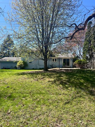 1417 Pinewood Drive, Woodbury, MN 55125