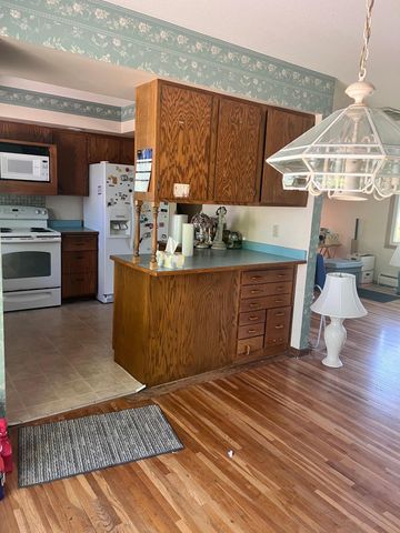 1417 Pinewood Drive, Woodbury, MN 55125