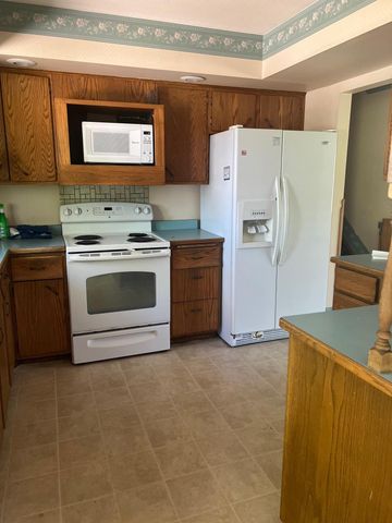 1417 Pinewood Drive, Woodbury, MN 55125