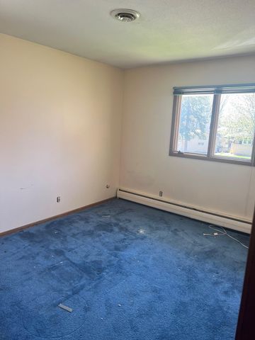 1417 Pinewood Drive, Woodbury, MN 55125