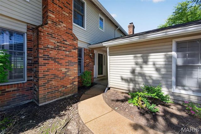 13304 Streamwood Drive, St Louis, MO 63141