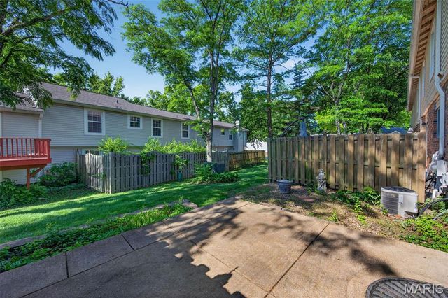 13304 Streamwood Drive, St Louis, MO 63141