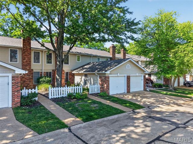 13304 Streamwood Drive, St Louis, MO 63141