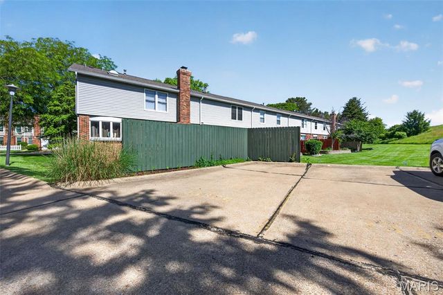 13304 Streamwood Drive, St Louis, MO 63141