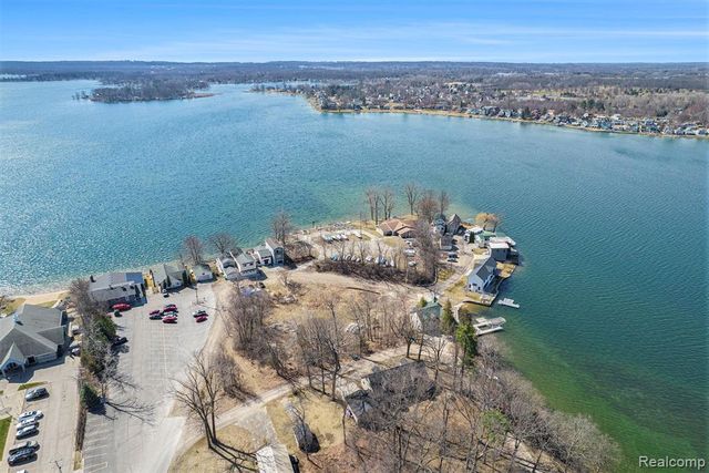 2294 Sonora Drive, Fenton, MI 48430
