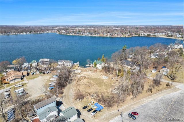 2294 Sonora Drive, Fenton, MI 48430