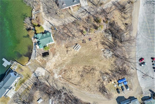 2294 Sonora Drive, Fenton, MI 48430