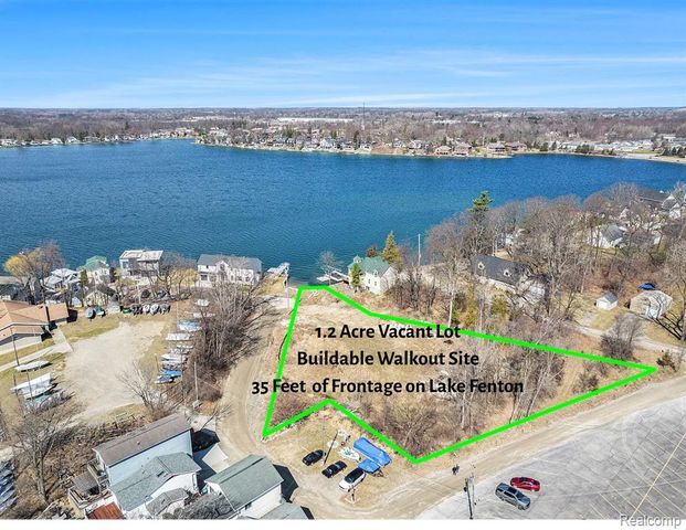 2294 Sonora Drive, Fenton, MI 48430