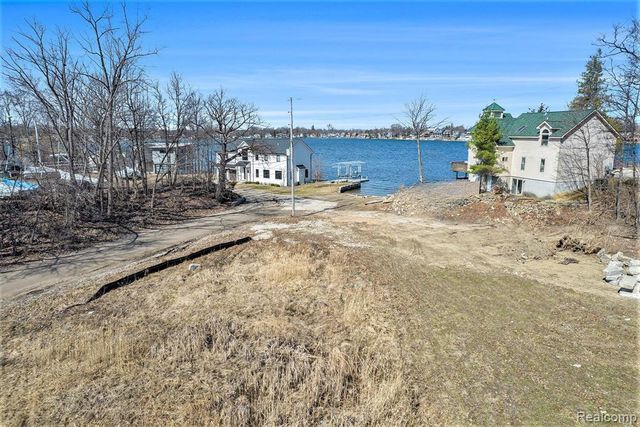 2294 Sonora Drive, Fenton, MI 48430