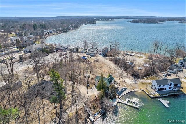 2294 Sonora Drive, Fenton, MI 48430