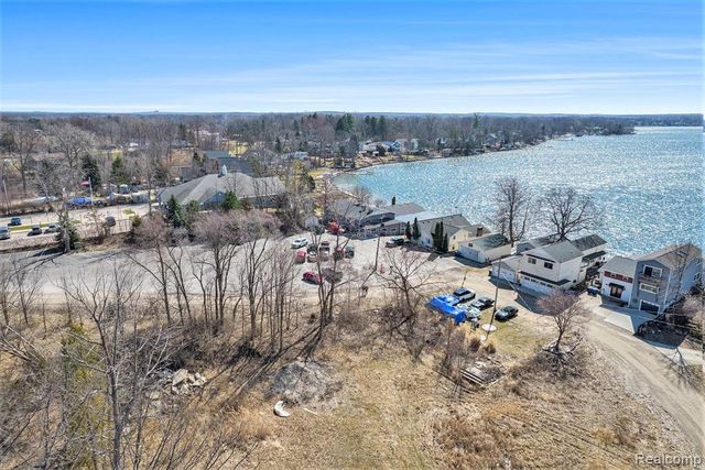 2294 Sonora Drive, Fenton, MI 48430