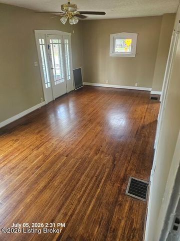 2009 Dixie Hwy, Louisville, KY 40210