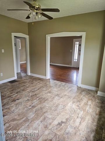 2009 Dixie Hwy, Louisville, KY 40210