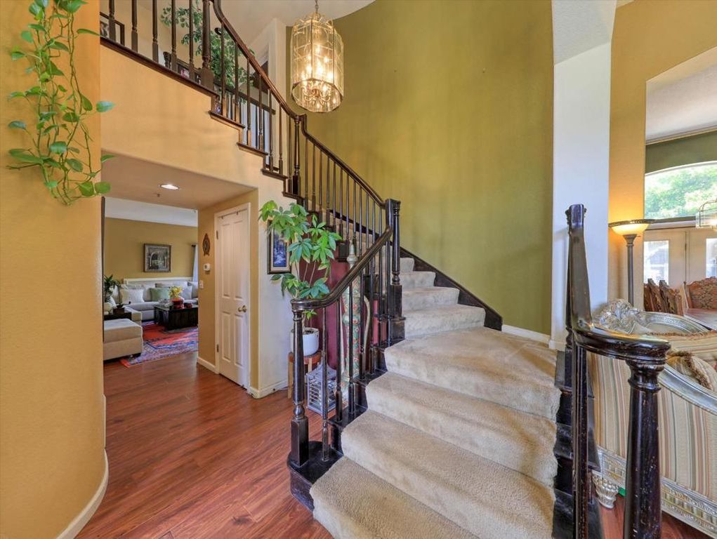 Image 10 of property listing at 2977 Miraloma Way, Union City, CA 94587