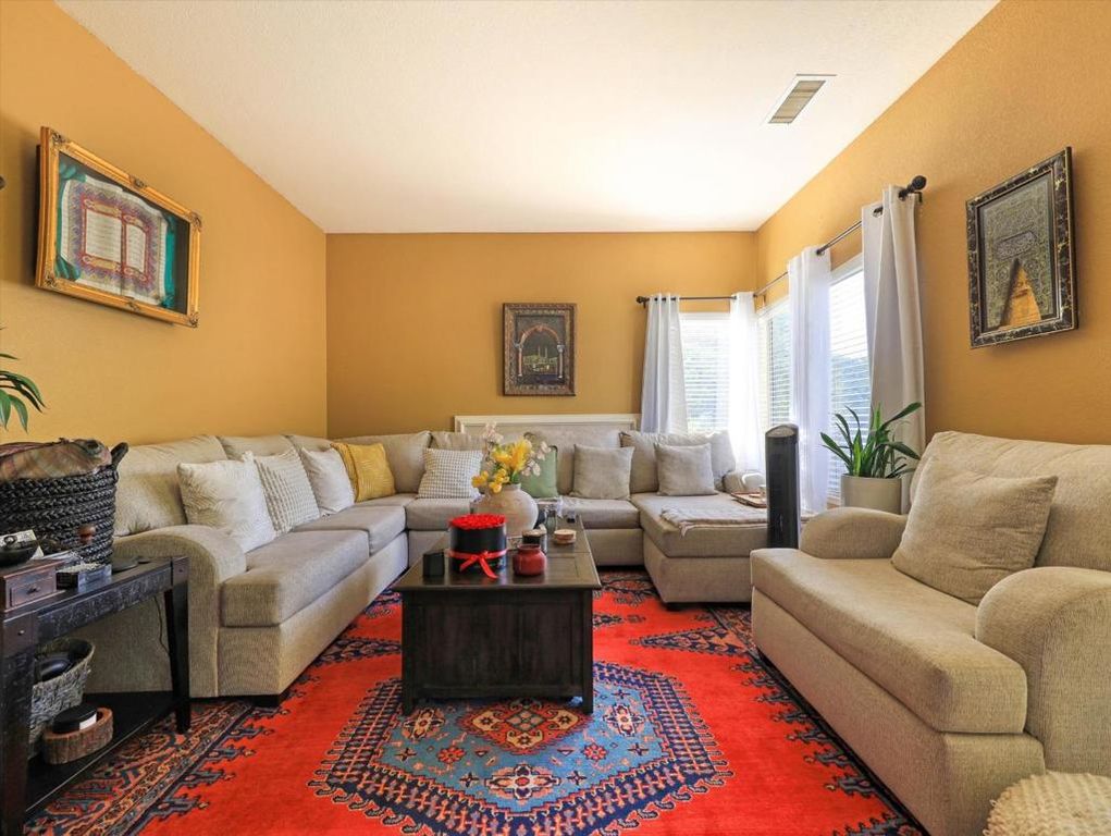 Image 12 of property listing at 2977 Miraloma Way, Union City, CA 94587