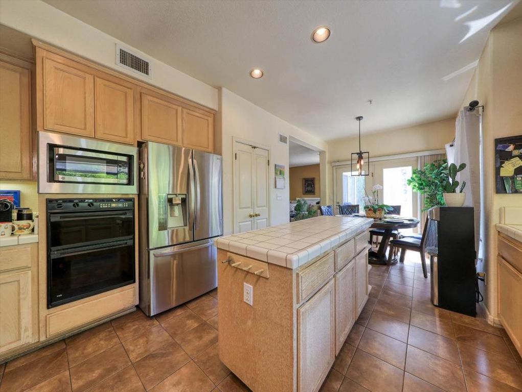 Image 19 of property listing at 2977 Miraloma Way, Union City, CA 94587