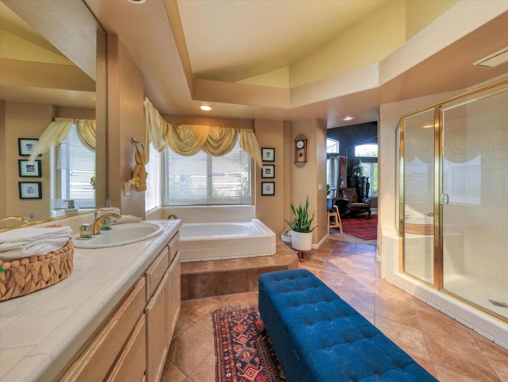 Image 36 of property listing at 2977 Miraloma Way, Union City, CA 94587